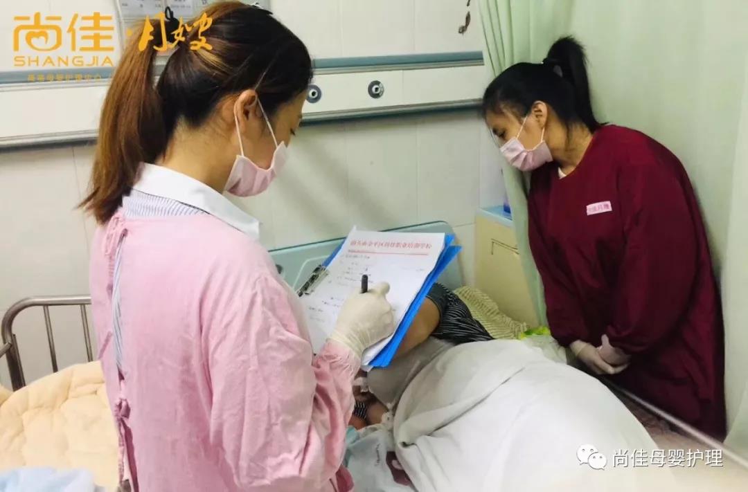 尚佳專業(yè)月嫂丨母乳丨你還認(rèn)為初乳很臟，要擠掉的嗎？